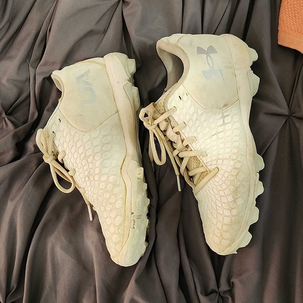 7.5 Underarmer Mens Baseball cleats